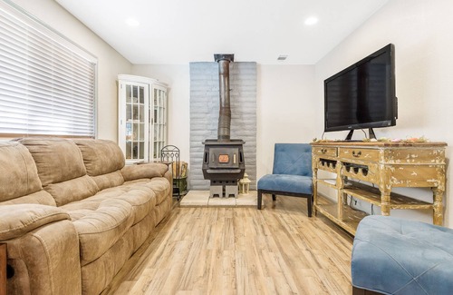 Paso Robles House | Dog-friendly wine country getaway with vineyard views and private hot tub