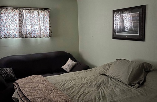 Worland Cabin | Dog friendly with fenced in back yard Peaceful cabin with AC in charming Worland