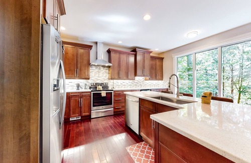 Sudden Valley House | Dog-friendly woodland home with 2 decks, golf course, tennis & marina