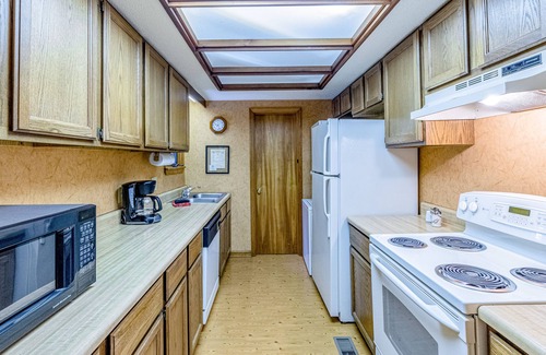 Cashiers House | Dog-friendly woodland home with deck, & forest/mountain views - near golf/town