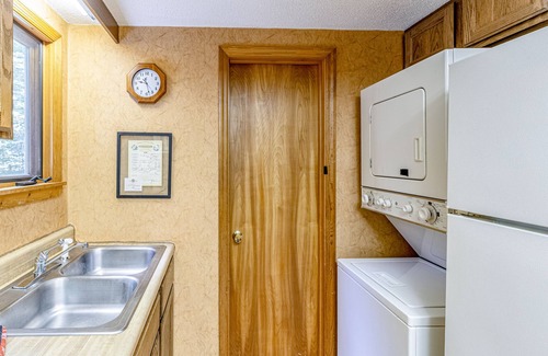 Cashiers House | Dog-friendly woodland home with deck, & forest/mountain views - near golf/town
