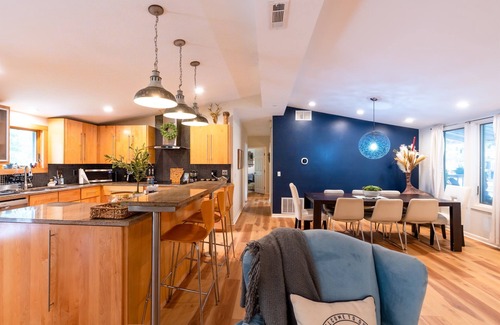 Wilburn House | Dog lovers.Fenced yard! Fire pit, Hot tub, wildlife, big deck and big fish!