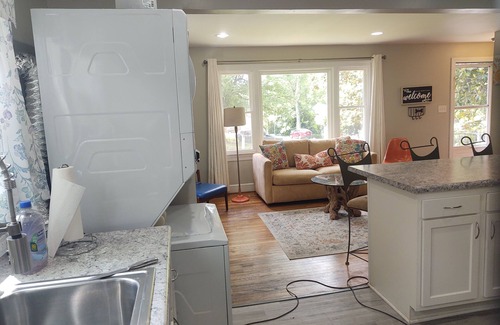 Jefferson Park Avenue House | Doggone Fun 3bdr UVA Home w/free breakfast.