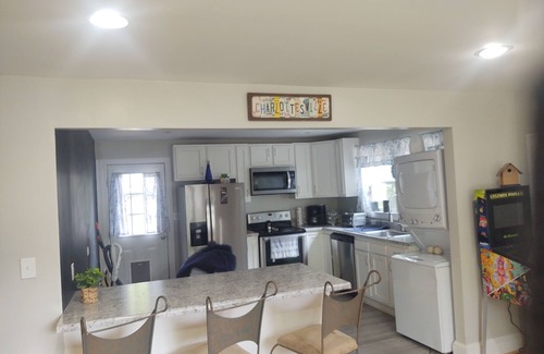 Jefferson Park Avenue House | Doggone Fun 3bdr UVA Home w/free breakfast.
