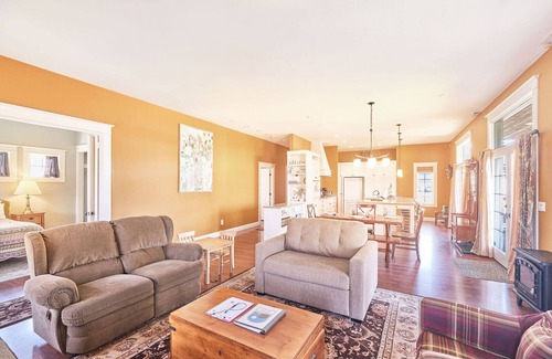 Long Beach House | Dogs friendly, In Town, Walk to Everything (BeachyK)