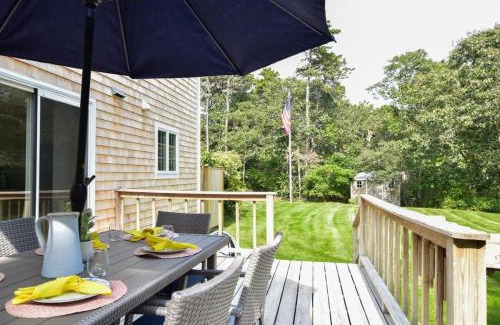 East Harwich House | Dogs welcome huge yard right next to Rail Trail