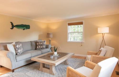 East Harwich House | Dogs welcome huge yard right next to Rail Trail
