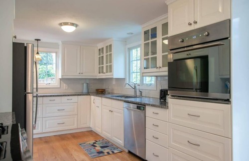 East Harwich House | Dogs welcome, huge yard right next to Rail Trail!