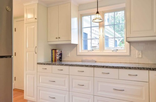 East Harwich House | Dogs welcome, huge yard right next to Rail Trail!