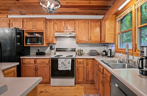 Martin House | Dogwood Cabin w/Dock!