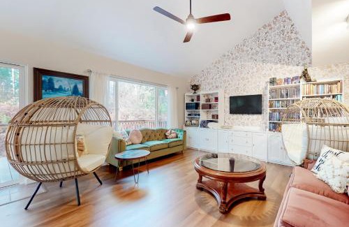 Anderson Island House | Dogwood Place