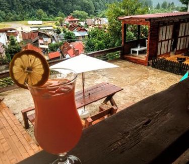 Azuga House | Doi Iepuri