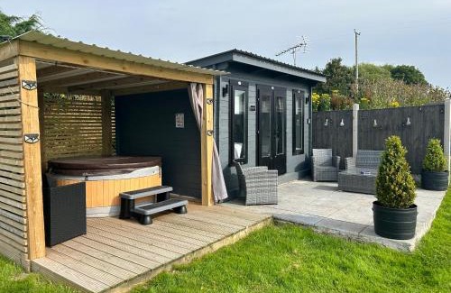 Rhuddlan Other | Dolafon farm luxury glamping cabin with hot tub