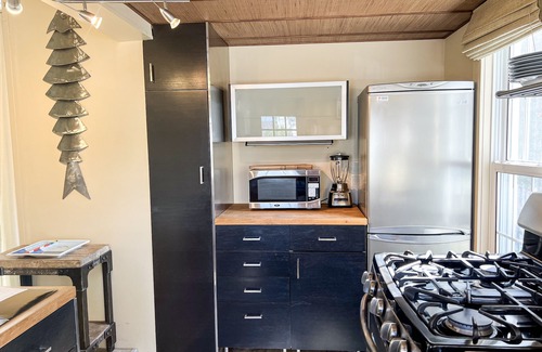 Harbor Springs House | DOLL HOUSE! 1 BDR - 1 Block to Main Street Shops!