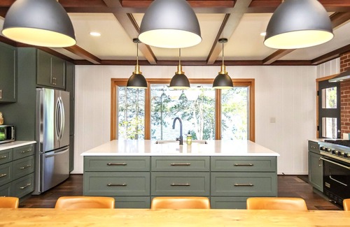 Eagle River House | Dollar Lake Retreat: Chef's Kitchen, Super Clean, Amazing Sunsets