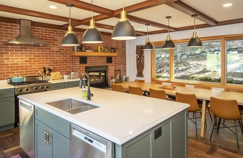 Eagle River House | Dollar Lake Retreat: Chef's Kitchen, Super Clean, Amazing Sunsets