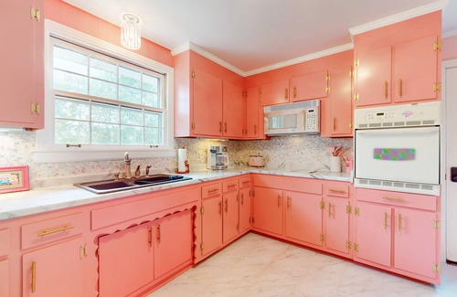 Hendersonville House | DOLLY DREAM HOUSE featuring Dolly Parton, Taylor Swift, Johnny Cash & Nashville