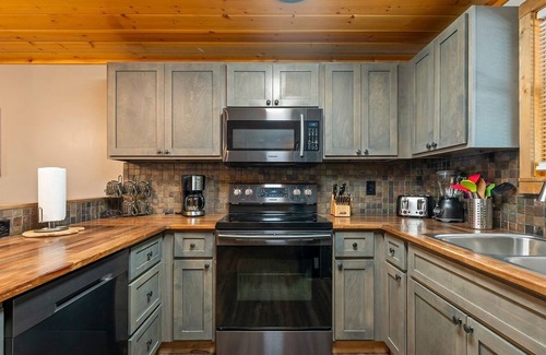 Caton Condo | Dolly's # 1 2 Bedroom Condo by RedAwning
