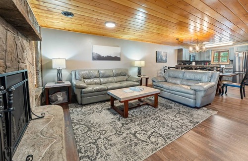 Caton Condo | Dolly's # 1 2 Bedroom Condo by RedAwning