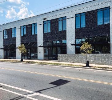 North Nashville House | Dolly's Art Deco - Luxe Stay Near Broadway