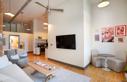 Downtown Knoxville Apartment | Dolly's Downtown Loft - Knoxville!