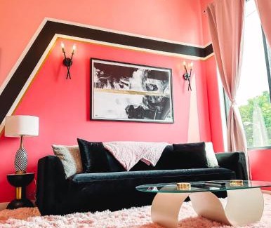 North Nashville House | Dolly's Glam Getaway - Glittering Gem Near Broadway