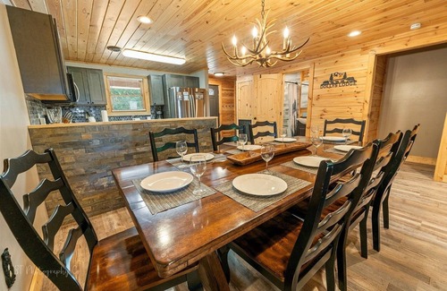 Caton Condo | Dolly's Lodge # 3 2 Bedroom Condo by RedAwning