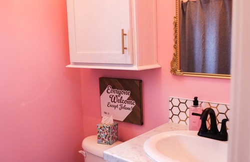 Dover House | Dolly's Place 6260 S
