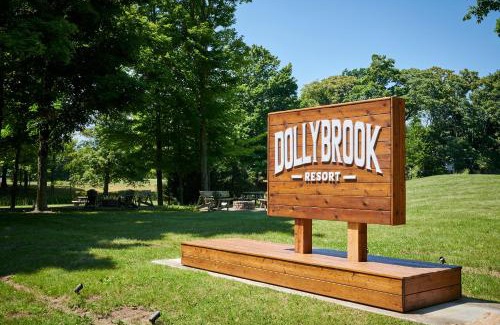 Fennville House | Dollybrook 2 Pet Friendly Community Pool Groups Welcome