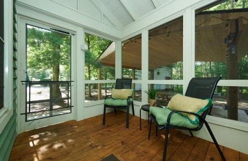 Fennville House | Dollybrook 2 Pet Friendly Community Pool Groups Welcome