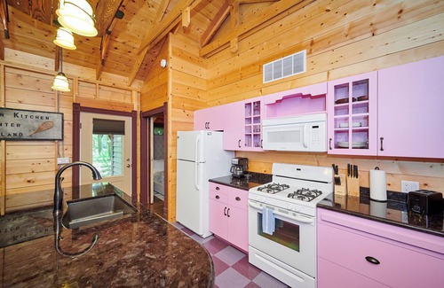 Fennville House | Dollybrook 3 - Community pool - Pet friendly - large groups welcome