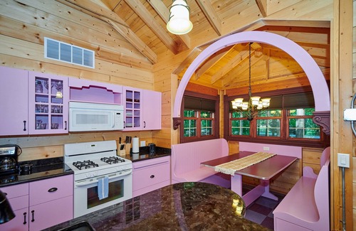 Fennville House | Dollybrook 3 - Community pool - Pet friendly - large groups welcome