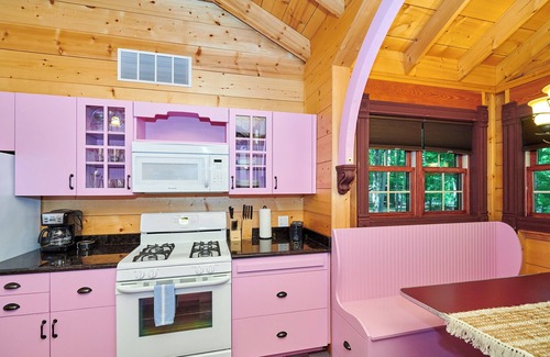 Fennville House | Dollybrook 3 - Community pool - Pet friendly - large groups welcome