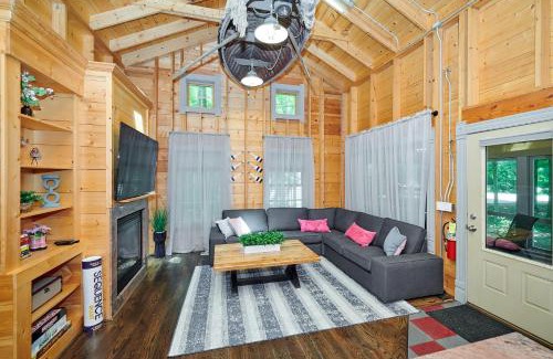 Fennville House | Dollybrook 4 Pet Friendly Community Pool Groups Welcome