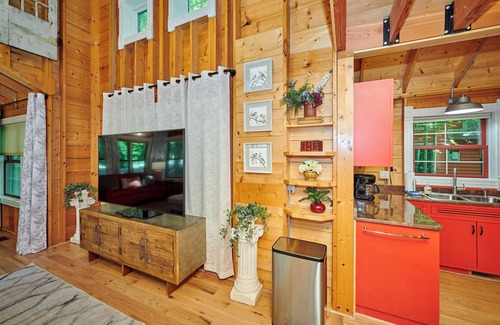 Fennville House | Dollybrook 5 - Pet Friendly - Community Pool - Groups Welcome