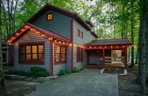 Fennville House | Dollybrook 5 Pet Friendly Community Pool Groups Welcome