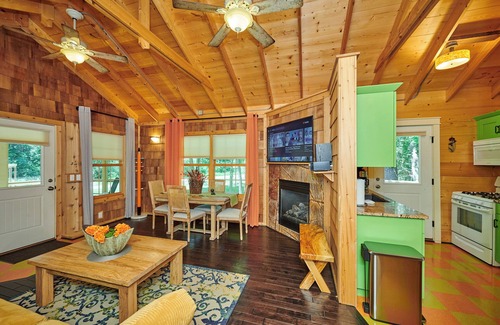 Fennville House | Dollybrook 7 - Pet friendly - Community Pool - Groups welcome