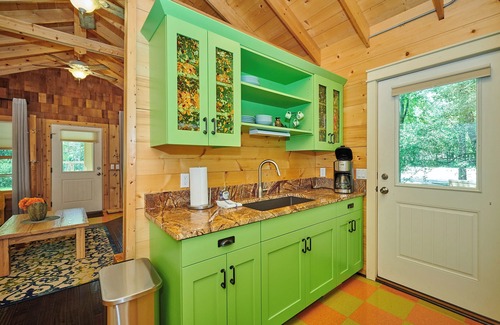 Fennville House | Dollybrook 7 - Pet friendly - Community Pool - Groups welcome