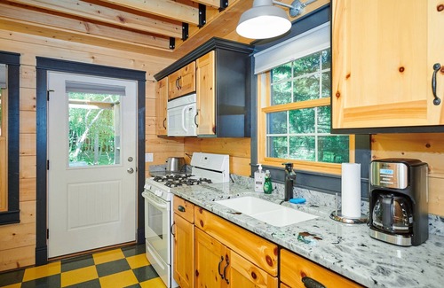 Fennville House | Dollybrook 8 - Pet friendly - Community Pool - Groups welcome