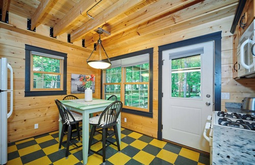 Fennville House | Dollybrook 8 - Pet friendly - Community Pool - Groups welcome