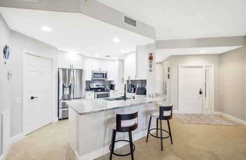 Tropical Cove Condo | Dolphin Daze at Lexington CC Lake Village