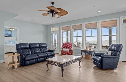 Gloucester House | Dolphin Lookout home