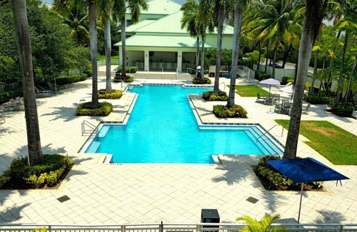 Doral Condo | Dolphin Mall, Convenient King Studio with Lanai