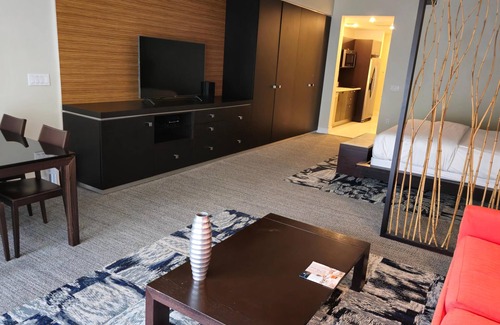 Doral Condo | Dolphin Mall, Convenient King Studio with Lanai