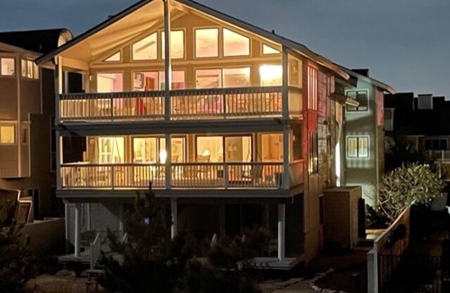 Northeast Virginia Beach House | Dolphin's Den - Oceanfront - North End VB