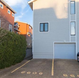 Northeast Virginia Beach House | Dolphin Watch - Oceanfront - North End VB