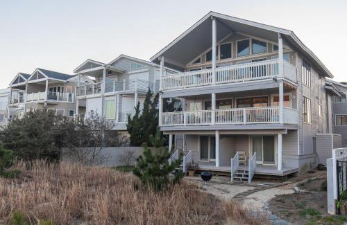 Northeast Virginia Beach House | Dolphin Watch - Oceanfront - North End VB