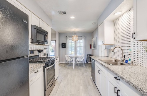 McNeil House | Domain🏰 Heated Pool 🩱 Hot Tub🌊Foosball⚽ Arcade🎮 4BR🏠 9Beds👨‍👩‍👦‍👦
