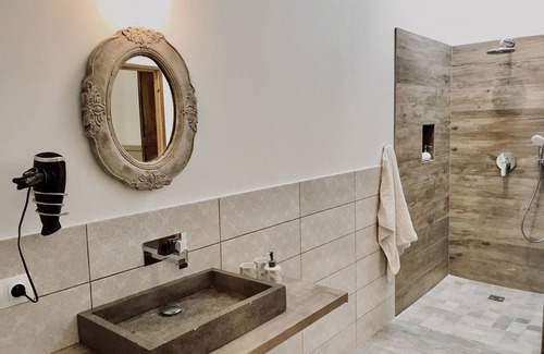 Pernes-les-Fontaines Bed & Breakfast | Domaine de La Brave