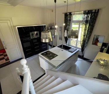 Saint-Pavace House | Domaine de la Belvaudière - 22 Pers - Piscine - Luxe -Rêve au Mans
